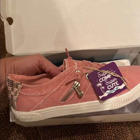 Women’s Blowfish Pink Canvas Sneakers - Picture 3 of 4